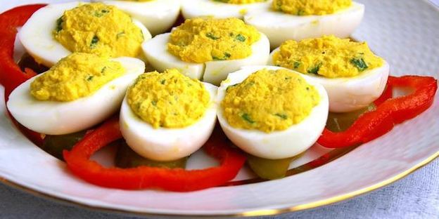 фаршированные яйца под майонезом