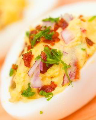 Фаршированные яйца с авокадо