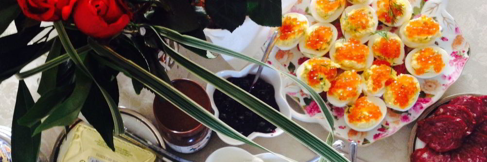 Фаршированные яйца с икрой