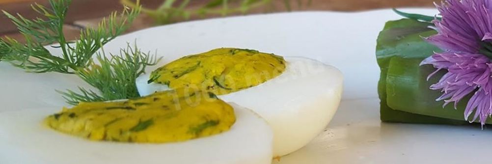 Фаршированные яйца с иссопом