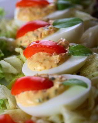 Фаршированные яйца с карри