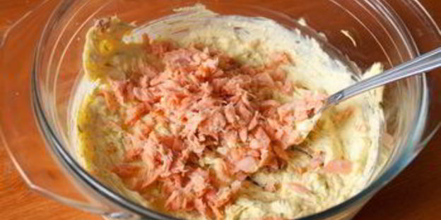 фаршированные яйца с копченым лососем