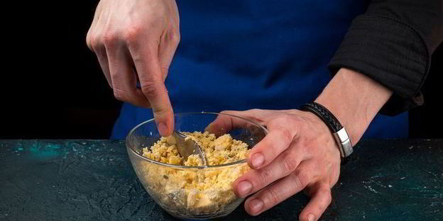 фаршированные яйца с крабовыми палочками