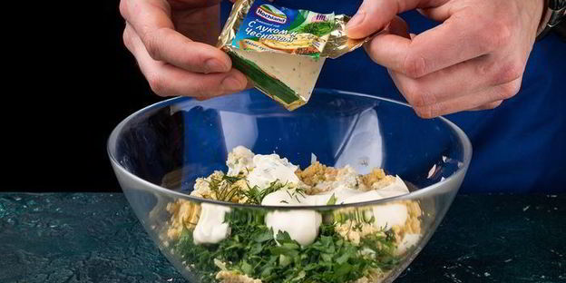 фаршированные яйца с крабовыми палочками