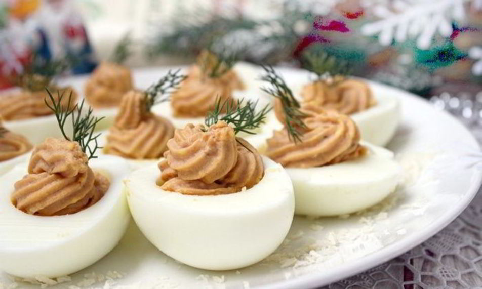 Рецепт фаршированных яиц с паштетом из индейки