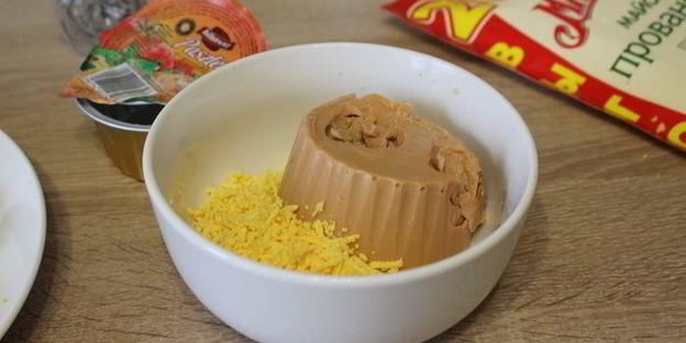 фаршированные яйца с паштетом из индейки