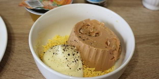 фаршированные яйца с паштетом из индейки