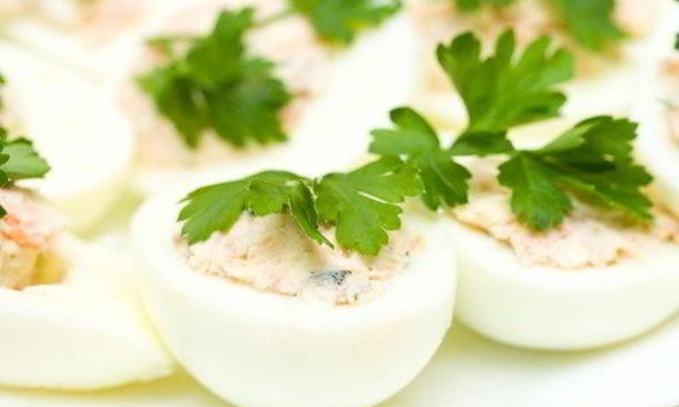 Рецепт фаршированных яиц с пикантного начинкого