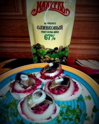 Фаршированные яйца с сельдью