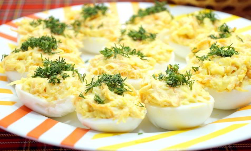 Рецепт фаршированных яиц с сыром