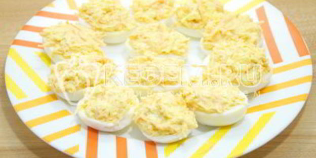 фаршированные яйца с сыром