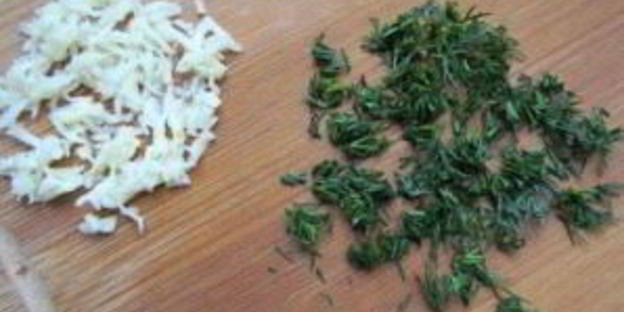 фаршированные яйца со шпротами и красной икрой