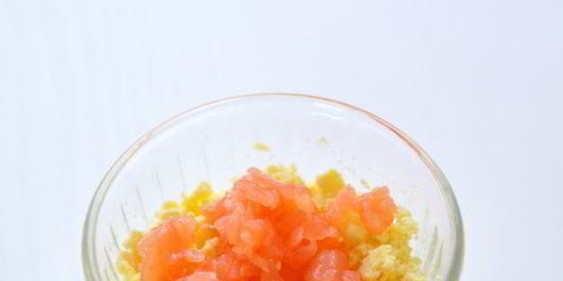 перепелиные яйца, фаршированные слабосоленой семгой