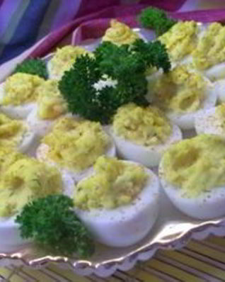 Пикантные фаршированные яйца