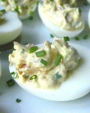 Яйца, фаршированные крабовым мясом