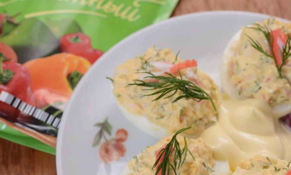 Рецепт яиц, фаршированных крабовыми палочками с майонезом