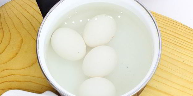 яйца, фаршированные крабовыми палочками