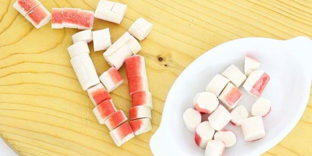 яйца, фаршированные крабовыми палочками