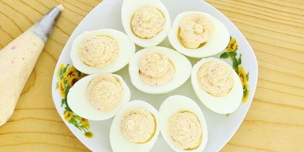 яйца, фаршированные крабовыми палочками