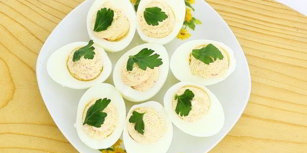 яйца, фаршированные крабовыми палочками