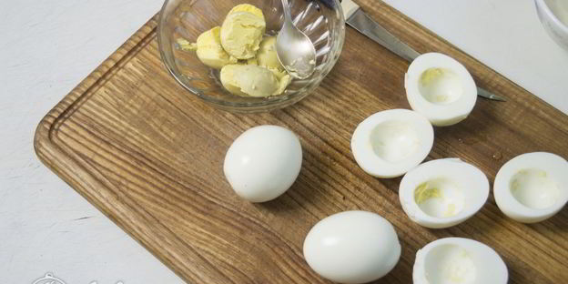 яйца фаршированные куриной печенью