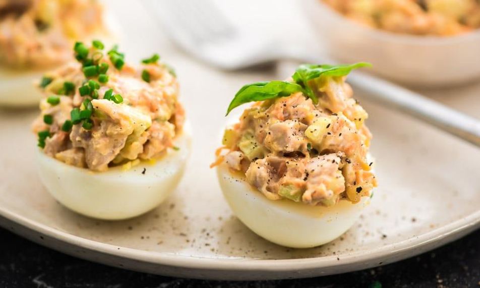 Рецепт яиц, фаршированных курицей с овощами