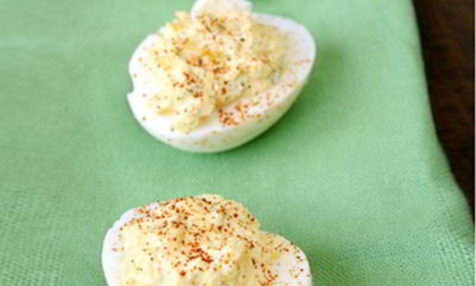 Рецепт яиц, фаршированных курицой с зеленью и лимоном