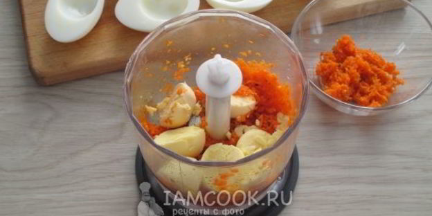 яйца, фаршированные морковью