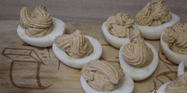 яйца фаршированные паштетом из утиной печени