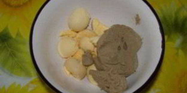 яйца, фаршированные паштетом