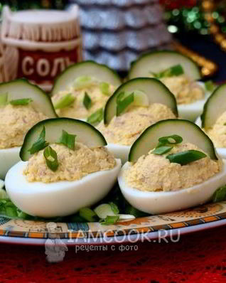 Яйца, фаршированные печенью трески