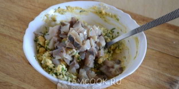 яйца, фаршированные сельдью с горчичной заправкой