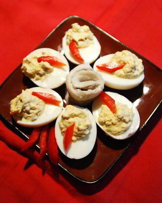 Яйца, фаршированные селедкой