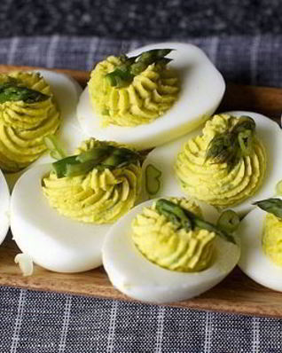 Яйца фаршированные спаржей