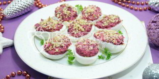 яйца, фаршированные свеклой и орехами
