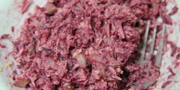 яйца, фаршированные свеклой с сельдью