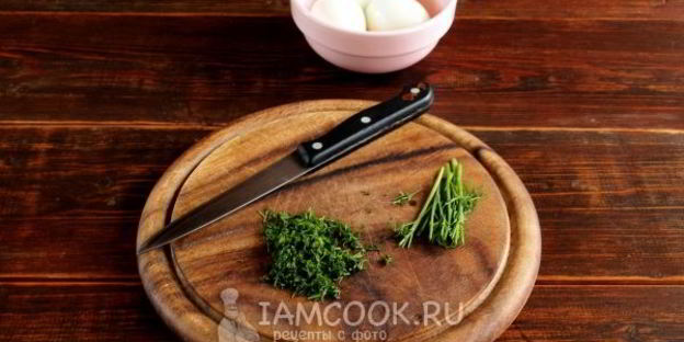 яйца, фаршированные сыром и чесноком