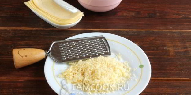 яйца, фаршированные сыром и чесноком