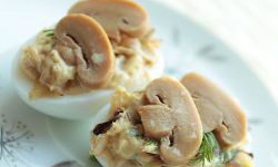 Рецепт яиц фаршированных сыром и маринованными грибами