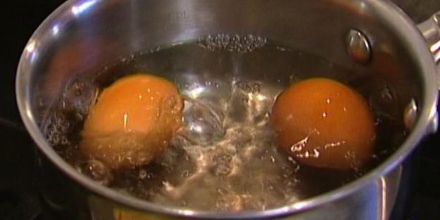 яйца, фаршированные сыром, каперсами и шнитт-луком