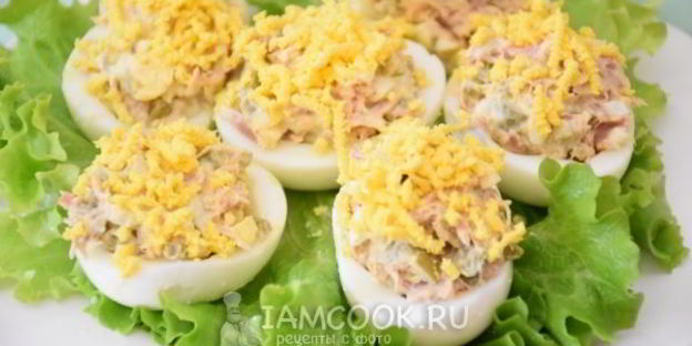 яйца, фаршированные тунцом
