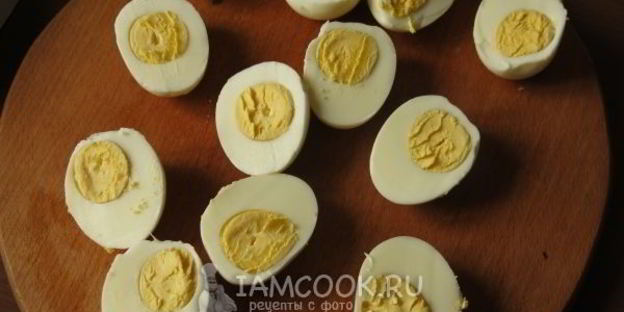 яйца фаршированные в цветном желе