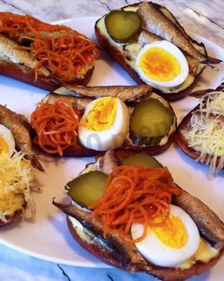 Бутерброды со шпротами гренки