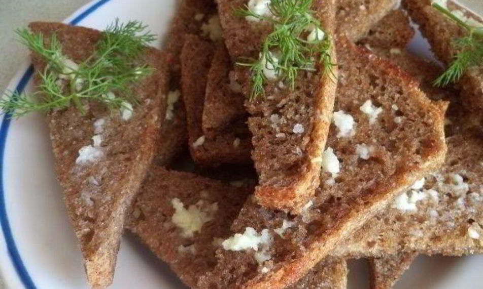 Рецепт чесночных гренков в духовке