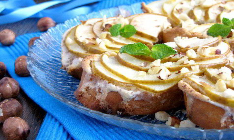 Рецепт десертных гренков с грушей и амаретто