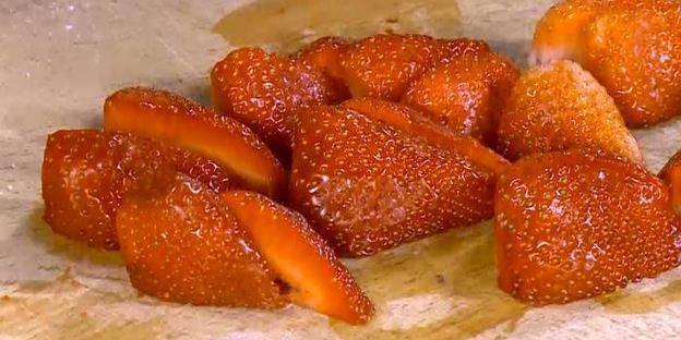 французские гренки с апельсином и ягодами