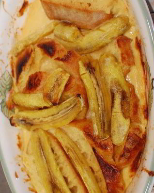 Французские гренки с бананами и карамельным соусом