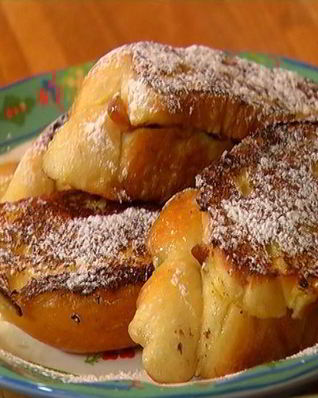 Французские гренки с сушеной вишней и курагой