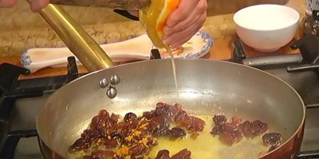 французские гренки с сушеной вишней и курагой