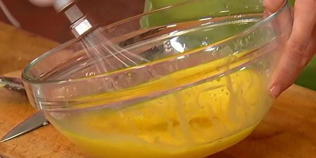 французские гренки с сушеной вишней и курагой